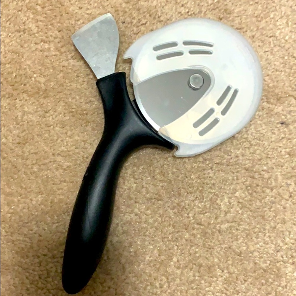Pampered Chef Pizza Cutter
